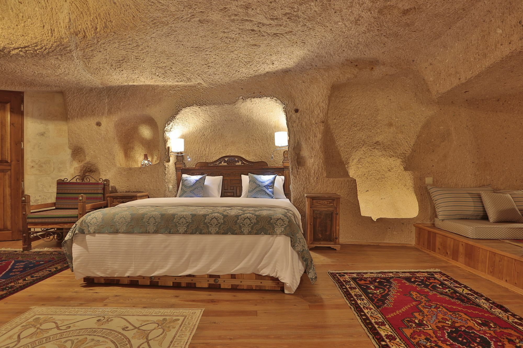 ホテル Three Doors Cappadocia Ibrahimpasa エクステリア 写真